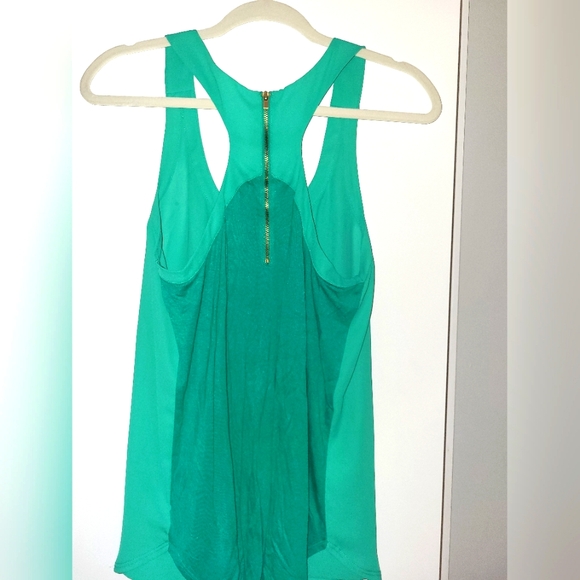 Express Tank Top - Picture 2 of 3